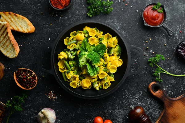 Pastas Maíz Con Verduras Verdes Espinacas Brócoli Pasta Vista Superior —  Fotos de Stock