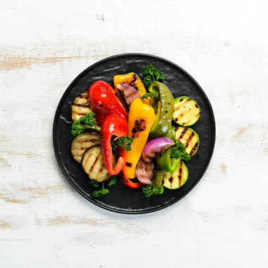 Izgara sebze. Paprika, soğan, patlıcan, kabak. Üst Manzara. Metnin için boş yer.