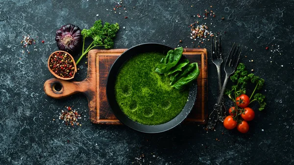 菠菜汤 健康食品 顶部视图 给你的文章腾出地方 — 图库照片