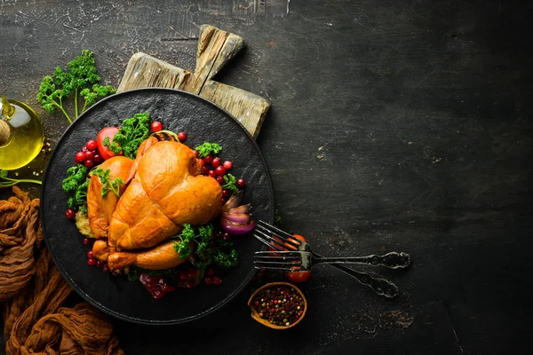 야채와 베리를 곁들인 닭고기 추수감사절이야 위에서 문자가 들어갈 수있는 빈자리 — 스톡 사진