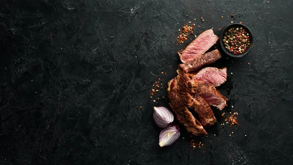 Szeletelt Grillezett Steak Fekete Háttér Fekete Angus Első Látásra Szabad — Stock Fotó