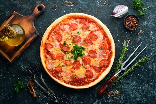 Традиционная Пицца Бумаги Вид Сверху Свободное Место Вашего Текста Сельский — стоковое фото