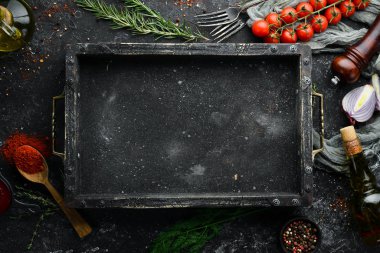 Siyah taş yemek pankartı. Üst görünüm, metin için boş alan. Kırsal biçim.