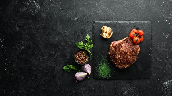Grillezett Ribeye Steak Régi Háttérben Első Látásra Szabad Hely Sms — Stock Fotó