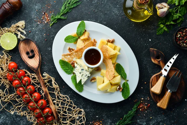 Formaggi Vari Affettatura Formaggio Piatto Vista Dall Alto Spazio Libero — Foto Stock