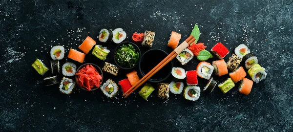 Sada Sushi Sójové Omáčky Tradiční Japonská Kuchyně Horní Pohled Rustikální — Stock fotografie