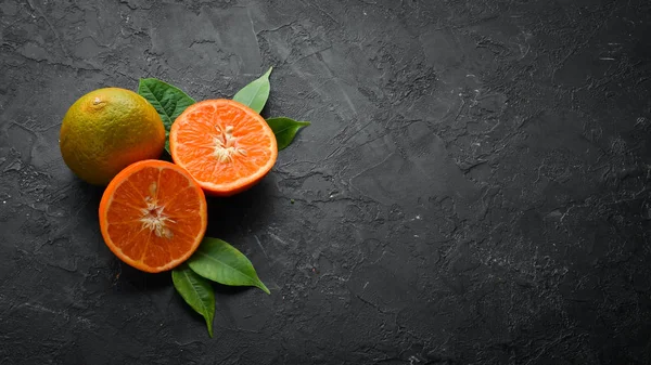 Mandarin Black Stone Background Citrus Fruits Top View Free Space — 스톡 사진