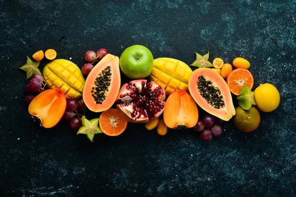 Frutas Frutas Sazonais Tropicais Sobre Fundo Pedra Preta Fundo Alimentar — Fotografia de Stock