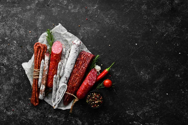 Salami Collations Fouet Aux Saucisses Saucisses Salami Paperoni Sur Fond — Photo