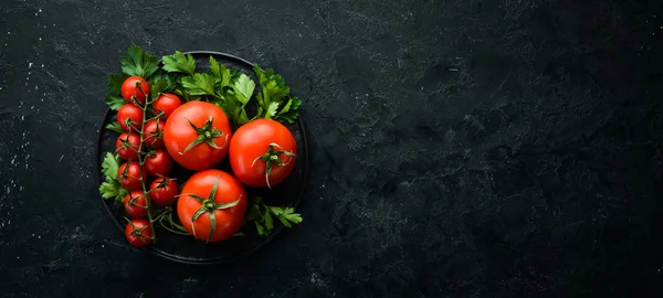 Tomates Vermelhos Frescos Fundo Escuro Legumes Vista Superior Espaço Livre — Fotografia de Stock