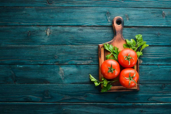 Φρέσκες Κόκκινες Ντομάτες Σκούρο Φόντο Λαχανικά Στο Πάνω Μέρος Ελεύθερος — Φωτογραφία Αρχείου
