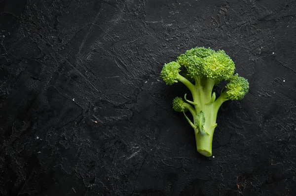 Frisse Groene Broccoli Donkere Oude Achtergrond Bovenaanzicht Vrije Ruimte Voor — Stockfoto