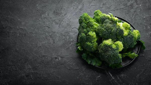 Broccoli Verdi Freschi Sfondo Scuro Vecchio Vista Dall Alto Spazio — Foto Stock