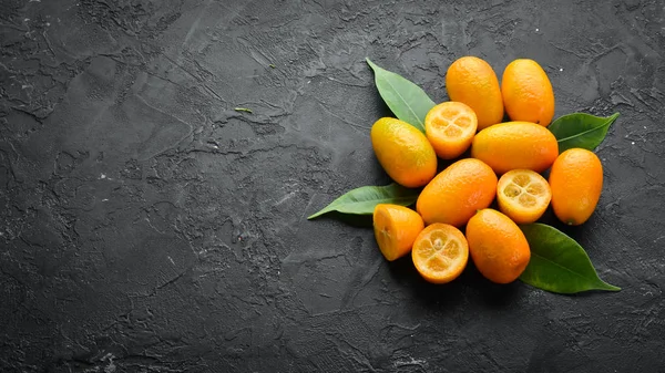 Kumquat Sur Fond Pierre Noire Agrumes Vue Dessus Espace Libre — Photo