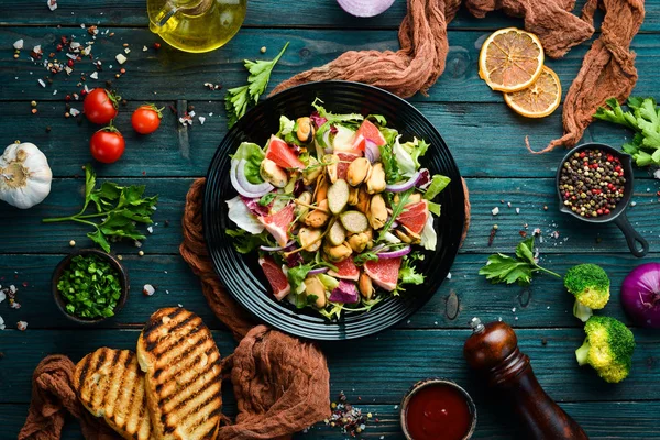 Salad Mussels Grapefruit Vegetables Top View Free Space Your Text — 스톡 사진