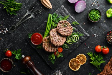Izgara et pirzolası. Hamburger için pirzola. Üst Manzara. Metnin için boş yer.