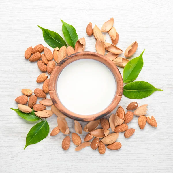 Lait Amande Amandes Sur Une Table Bois Blanc Vue Dessus — Photo