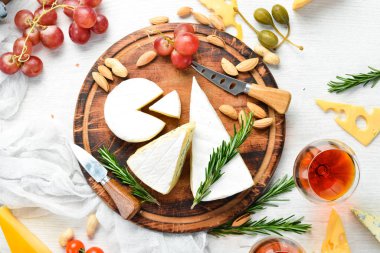 Variety Cheese yumuşak peynir ve mavi. Üst Manzara. Metnin için boş yer.