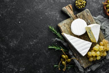 Variety Cheese yumuşak peynir ve mavi. Üst Manzara. Metnin için boş yer.
