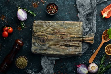 Yemek afişi. Baharat ve sebze. Üst Manzara. Metnin için boş yer.