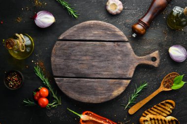 Yemek afişi. Baharat ve sebze. Üst Manzara. Metnin için boş yer.