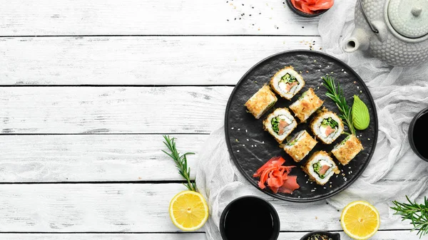 Sushi Bonito Met Zalm Kaas Tonijnchips Traditionele Japanse Sushi Broodjes — Stockfoto