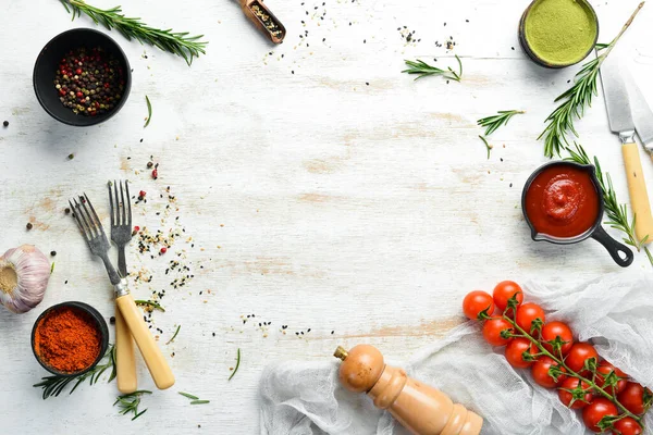 요리의 채소와 양념을 식탁에 놓는다 위에서 문자가 들어갈 수있는 빈자리 — 스톡 사진