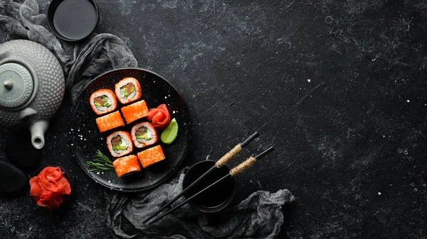 Sushi Caviar Avocat Saumon Cuisine Asiatique Vue Dessus Espace Libre — Photo