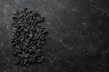 Kurutulmuş meyve. Mavi üzümden yapılmış üzümler. Üst görünüm.