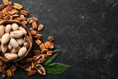 Kavanozda fındık. Sağlıklı beslenme. Üst Manzara. Metnin için boş yer.