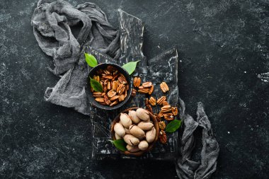 Kavanozda fındık. Sağlıklı beslenme. Üst Manzara. Metnin için boş yer.