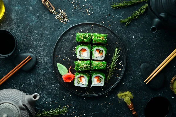 Sushi Verde Sushi Giapponese Con Insalata Chuka Cibo Diete Asiatiche — Foto Stock