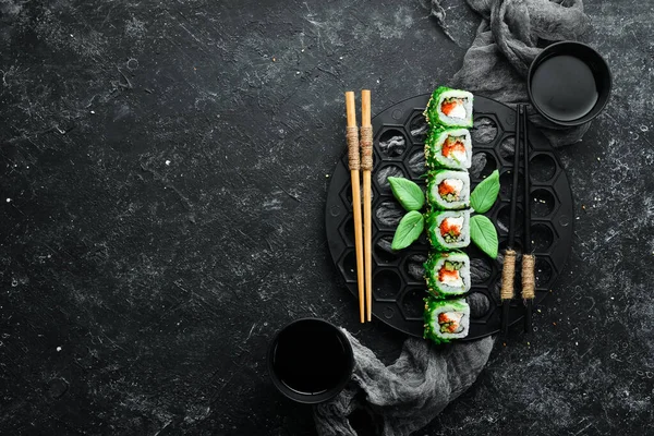 Sushi Hijau Sushi Jepang Dengan Salad Chuka Asian Diet Food — Stok Foto