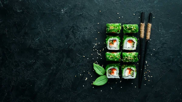 Zelené Sushi Japonské Sushi Salátem Chuka Asijské Dietní Jídlo Horní — Stock fotografie