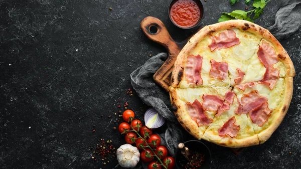 Läcker Pizza Med Bacon Och Lök Högst Upp Gratis Utrymme — Stockfoto