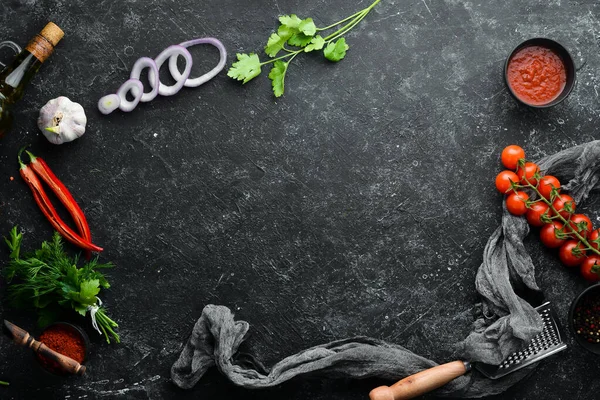 Bandeira Preta Fundo Cozinha Especiarias Legumes Vista Superior Espaço Livre — Fotografia de Stock