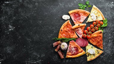 Lezzetli pizza. Pizzaların çeşitli çeşitleri. Üst Manzara. Metnin için boş yer.