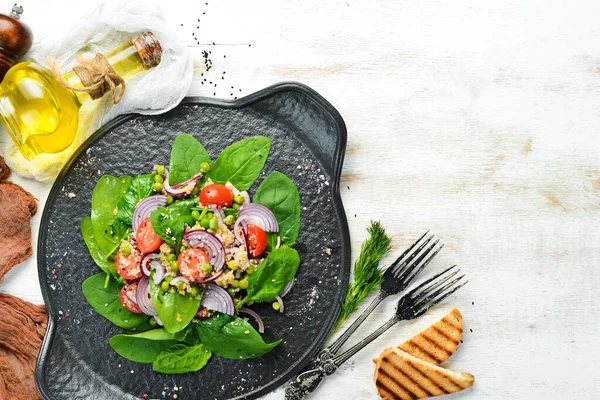 Healthy Vegan Salad Spinach Quinoa Tomatoes Vegetables Top View Rustic — Stock Photo, Image