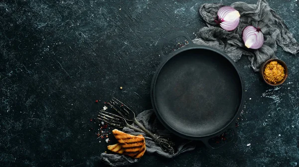 Sartén Negra Sobre Fondo Piedra Con Verduras Especias Vista Superior — Foto de Stock