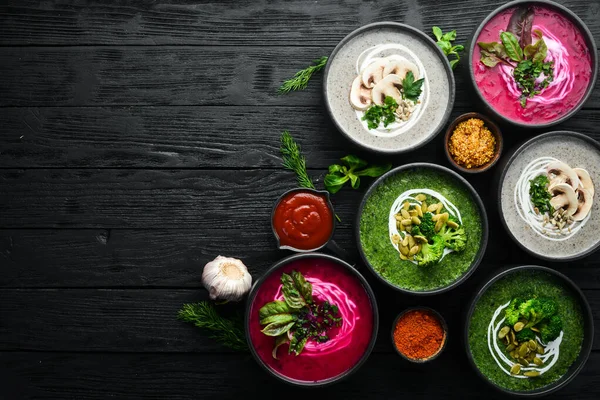 Vegetarische Soepen Bietensoep Broccoli Roomsoep Champignonsoep Bovenaanzicht Vrije Ruimte Voor — Stockfoto