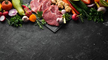 Protein menüsü: dana eti, sebze ve meyve. Gıda arkaplanı.