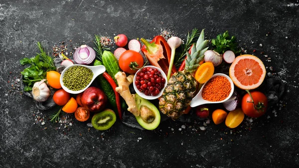 Alimentos Orgânicos Legumes Frescos Frutas Feijão Nozes Menu Vegetariano Espaço — Fotografia de Stock