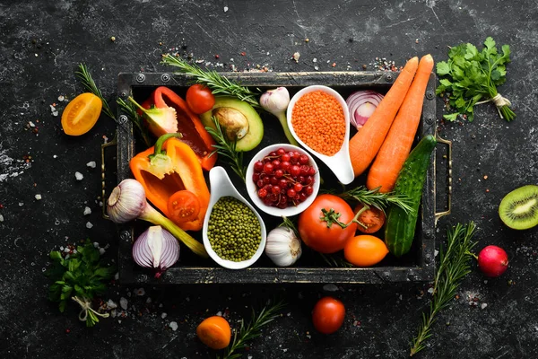 Alimentos Orgânicos Legumes Frescos Frutas Feijão Nozes Menu Vegetariano Espaço — Fotografia de Stock