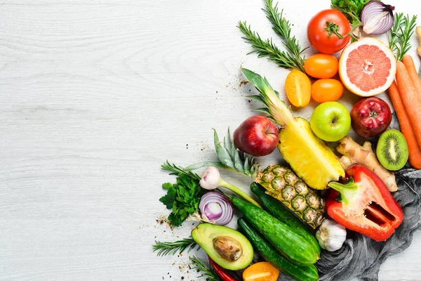 Frisches Gemüse Und Obst Auf Weißem Holzgrund Bio Lebensmittel Freier — Stockfoto