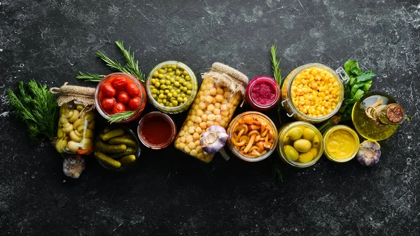 Saham Makanan Dalam Toples Kaca Acar Sayuran Dengan Latar Belakang — Stok Foto