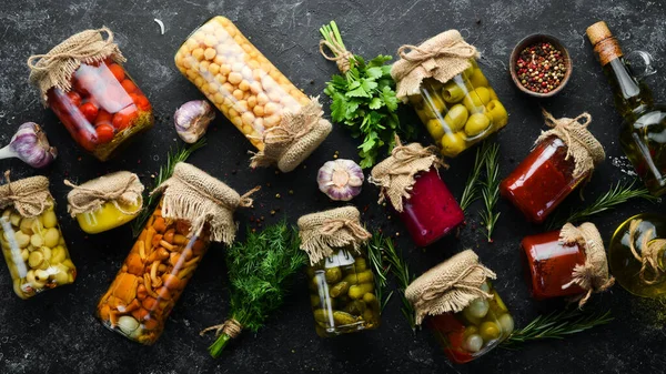 Conjunto Verduras Enlatadas Champiñones Frascos Vidrio Conjunto Alimentos Escabeche Sobre —  Fotos de Stock