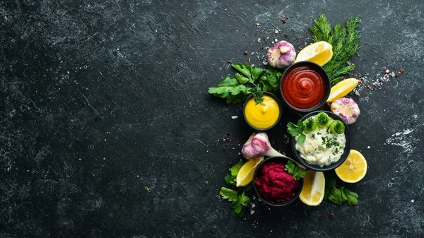 Conjunto Salsas Especias Sobre Fondo Piedra Salsas Mayonesa Ketchup Tartar — Foto de Stock