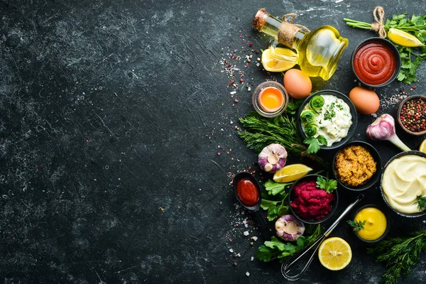 Conjunto Molhos Especiarias Sobre Fundo Pedra Molhos Maionese Ketchup Tartare — Fotografia de Stock