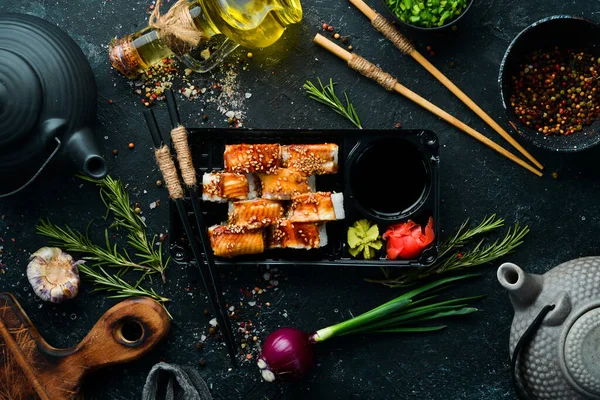 Heerlijke Japanse Sushi Broodjes Met Paling Philadelphia Kaas Levering Van — Stockfoto