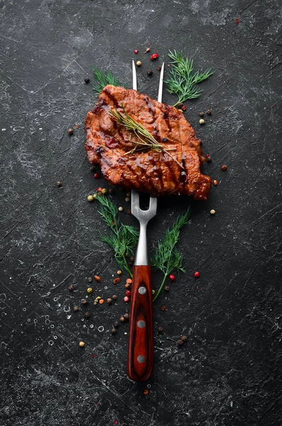 Gebackenes Schweinesteak Auf Einer Gabel Grillmenü Ansicht Von Oben — Stockfoto